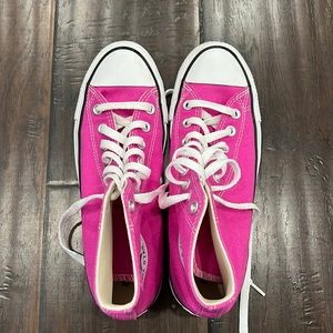 Pink converse , Women’s size 8.5 , worn once.